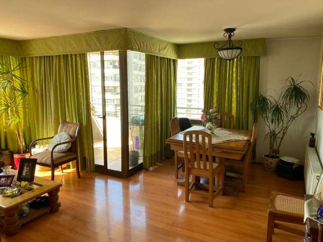 Venta Dpto en San Nicolas. De 99m2 - 3D+2B+1E+1B.