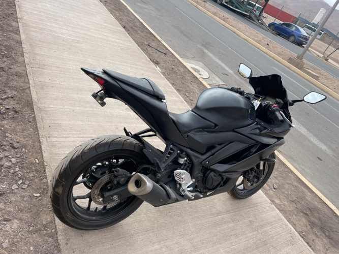 YAMAHA R25