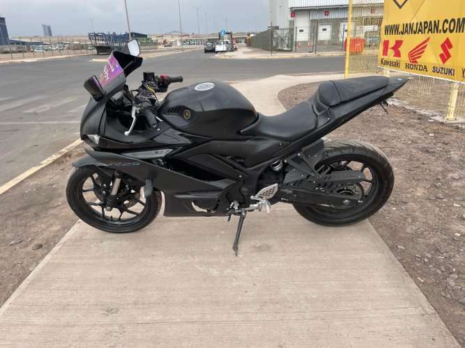 YAMAHA R25