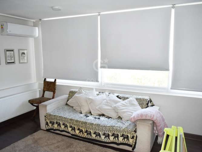 Casa familiar en arriendo en La Dehesa con jardín y piscina