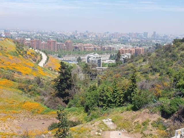 Terreno en Vitacura: Vista Única y Potencial Inversor