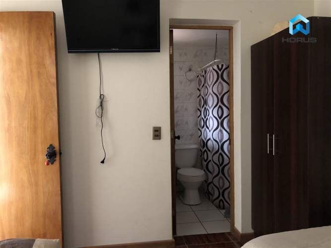 LOCAL COMERCIAL Hostal con local comercial.