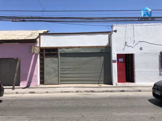 LOCAL COMERCIAL Hostal con local comercial.