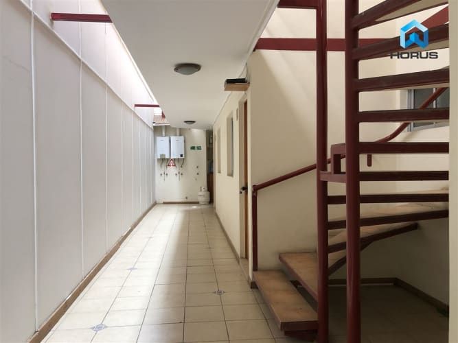 LOCAL COMERCIAL Hostal con local comercial.