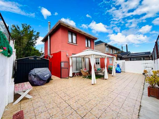 Se Vende Casa en Pasaje Cerrado Fundadores, Curauma, Placilla.