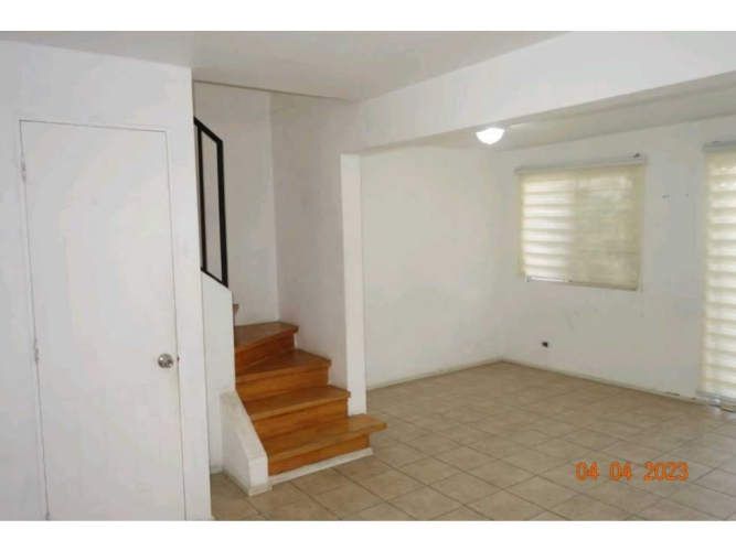 SE VENDE CASA EN JARDINES DE LAS VIZCACHAS, PUENTEALTO