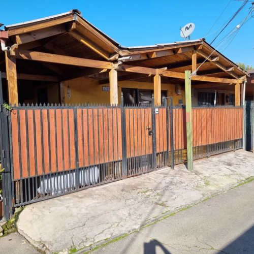 Amplia Casa en venta c/ 4 D y Estac. en Peñalolen Hospital Tizné