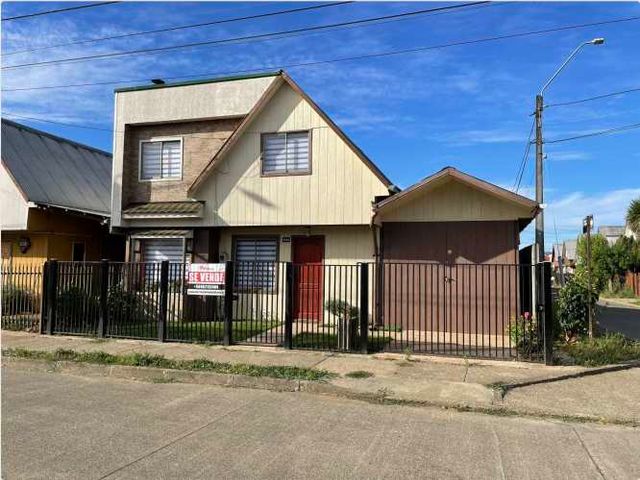 Venta Amplia Casa en Comuna de Teodoro Schmidt, Región de La Araucanía.