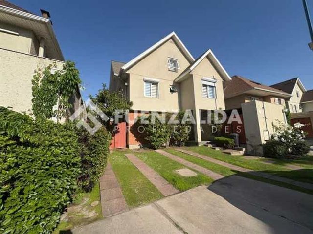 CASA Quilín Norte/ Mariano Sánchez Fontecilla/ Consistorial