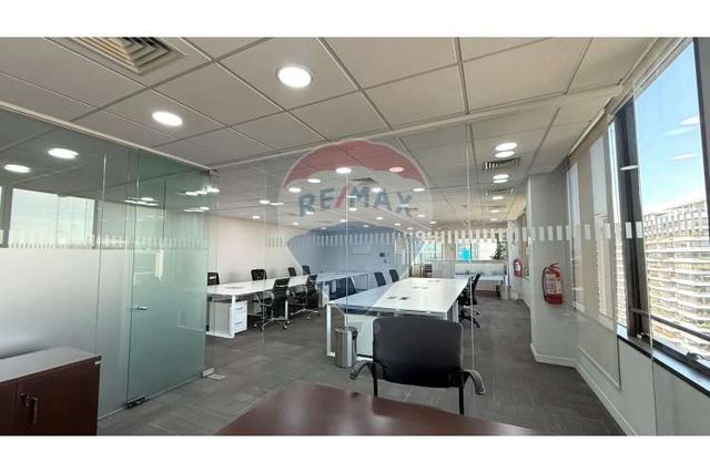 Oficina de lujo - metro alcántara - 4p 4b