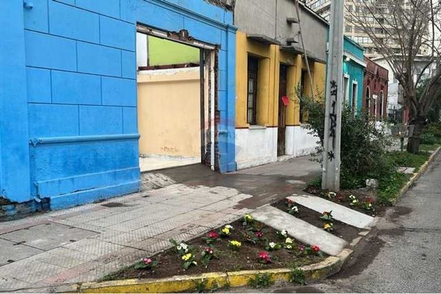 Excelente casa con taller y oficinas., cerca metro