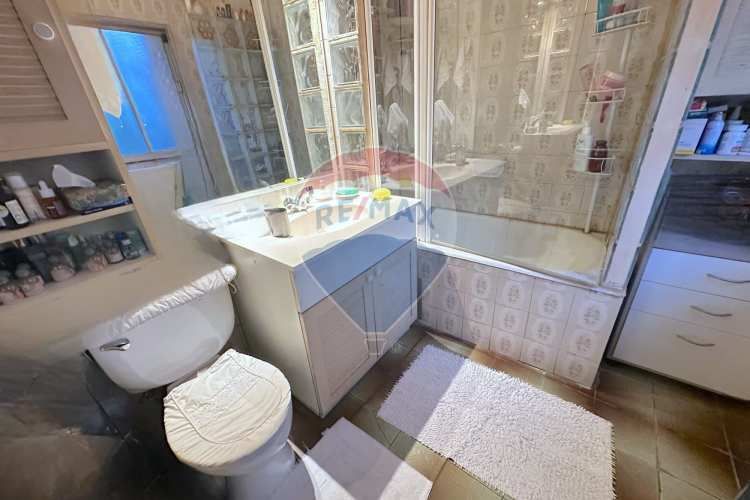 Amplia y acogedora casa para remodelar