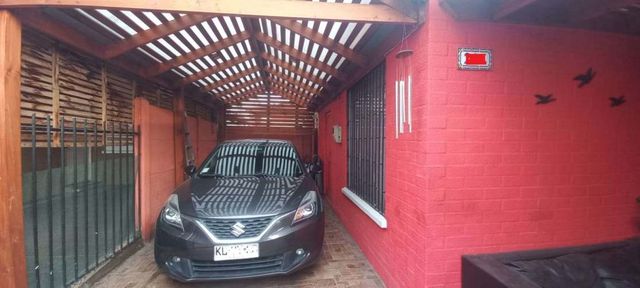 VENDO HERMOSA CASA,  EN excelente BARRIO, con un Local comercial.