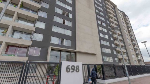  Moderno y luminoso departamento en el piso 3 del Edificio Barcelona, ubicado en Vicuña Mackenna 698, La Cisterna. ¡Conectividad, comodidad y estilo en un solo lugar!