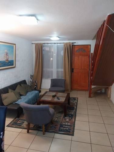 Hermosa Casa Cerca Del Mar 3h, 2b Y Amplio Estacionamiento