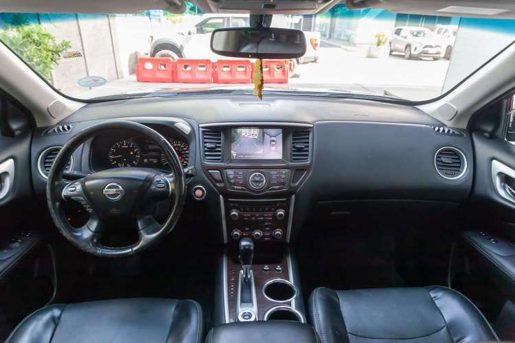 Nissan Pathfinder Exclusive