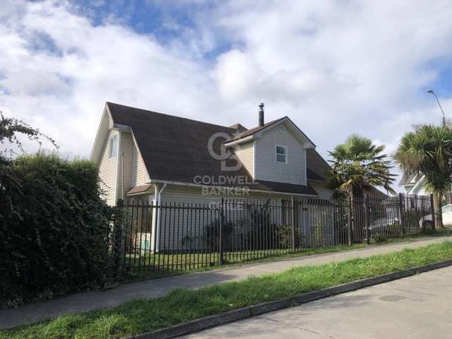 Casa céntrica con vista al lago y a pasos de la Clínica PV