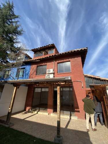 CASA EN PEÑALOLÉN: 4 HAB, 2 BAÑOS, GRAN UBICACIÓN