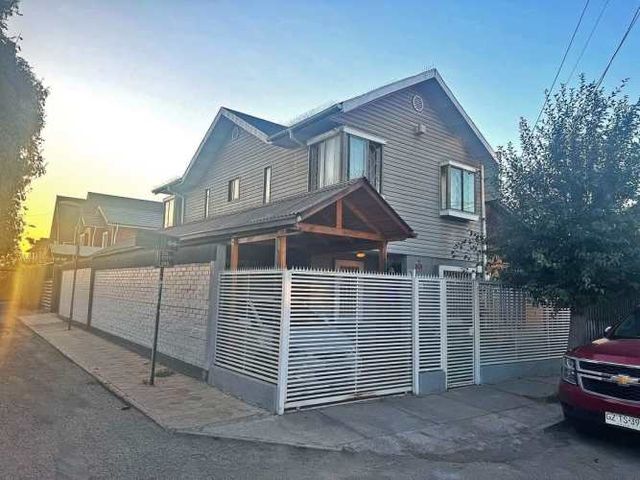 Casa en venta c/ estacionamiento en Arauco Maipú