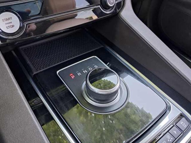 JAGUAR F-PACE 2.5T AWD 2.O AUT 2018 MANTENCIONES EN MARCA