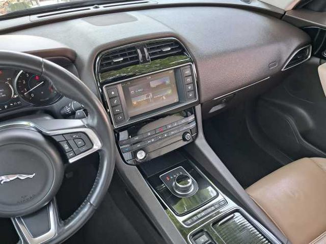 JAGUAR F-PACE 2.5T AWD 2.O AUT 2018 MANTENCIONES EN MARCA