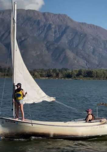Velero Com-Pac Sunday Cat, 5.28m, año 2008, con carro y motor
