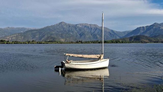 Velero Com-Pac Sunday Cat, 5.28m, año 2008, con carro y motor