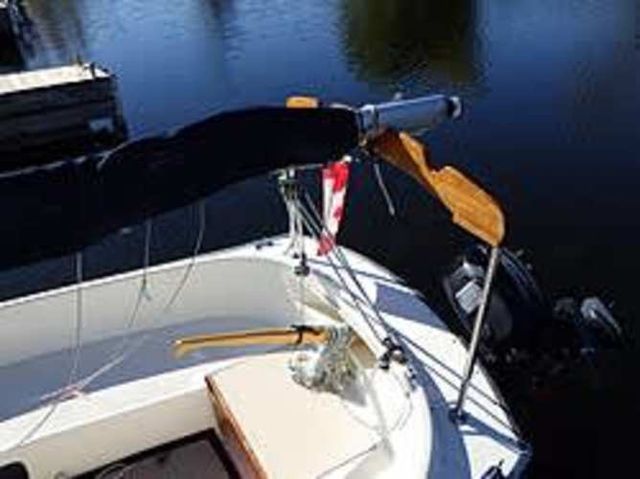 Velero Com-Pac Sunday Cat, 5.28m, año 2008, con carro y motor
