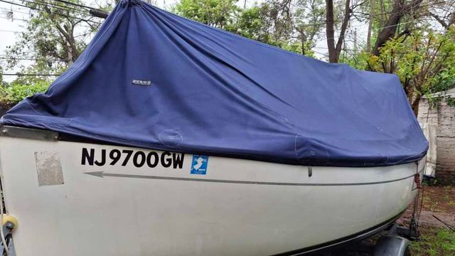 Velero Com-Pac Sunday Cat, 5.28m, año 2008, con carro y motor