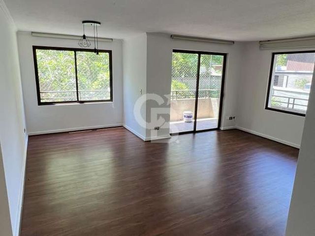 Amplio Espacios en Kennedy / Geronimo Alderete