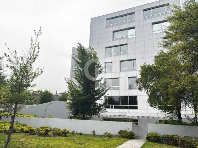 Oficina Ciudad Empresarial Semi Amoblada 288 m2