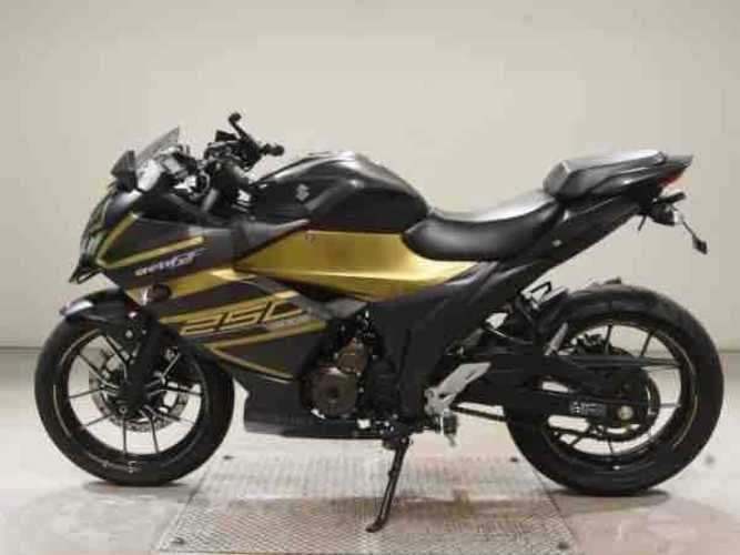 SUZUKI  GIXXER
