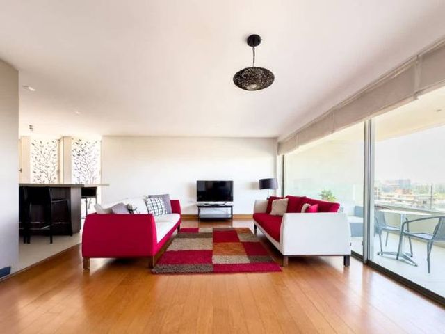 Departamento En Venta De 2 Dorm. En Las Condes