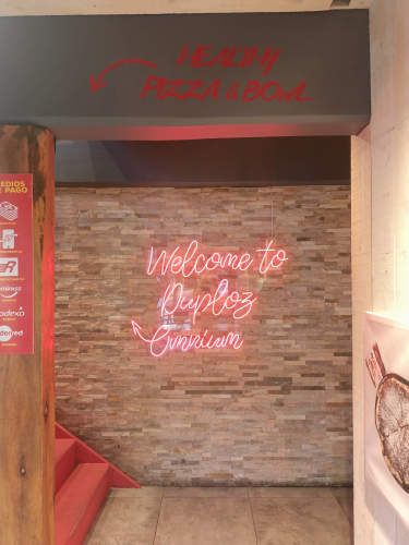 joven ayudante de cocina full-time