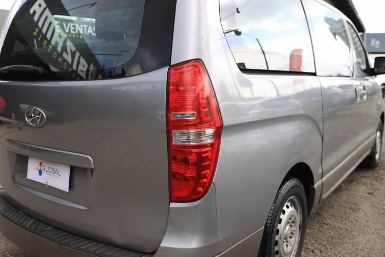 MINI BUS HYUNDAI NEW H1 2021 FULL DOBLE AC 11 + 1 AL DIA DECRETO 80