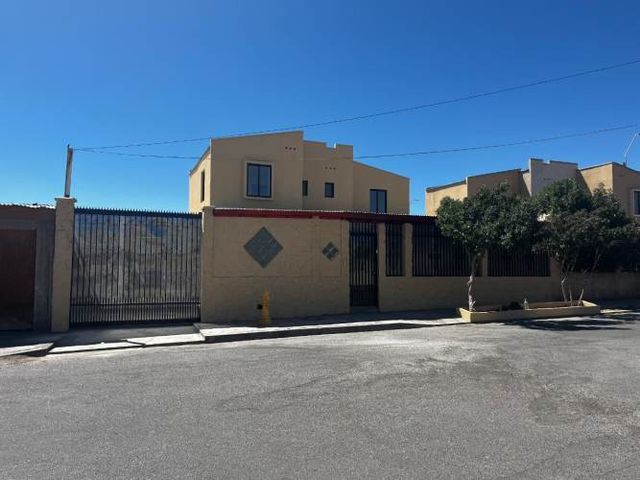 HERMOSA Y GRAN CASA EN VILLA LOS YACIMIENTOS CALAMA