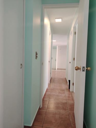 Luminoso y cómodo departamento en excelente ubicación, a pasos del metro Santiago Bueras