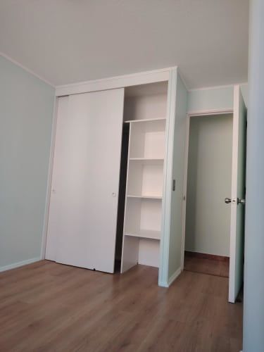 Luminoso y cómodo departamento en excelente ubicación, a pasos del metro Santiago Bueras