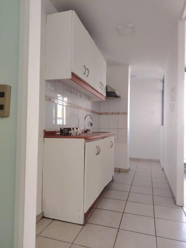 Luminoso y cómodo departamento en excelente ubicación, a pasos del metro Santiago Bueras