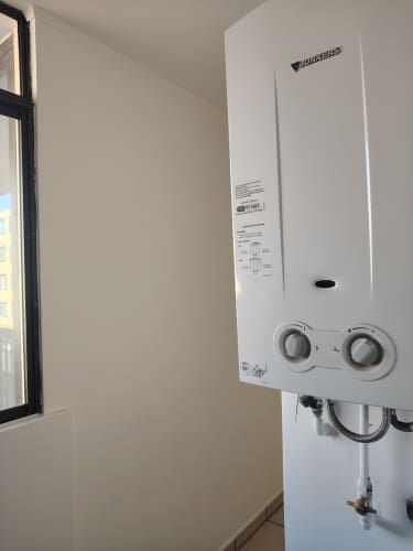 Luminoso y cómodo departamento en excelente ubicación, a pasos del metro Santiago Bueras