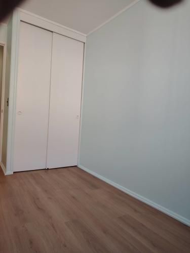 Luminoso y cómodo departamento en excelente ubicación, a pasos del metro Santiago Bueras