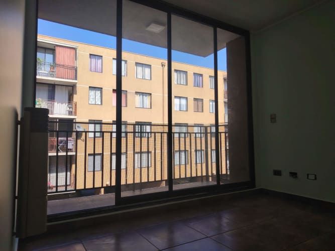 Luminoso y cómodo departamento en excelente ubicación, a pasos del metro Santiago Bueras