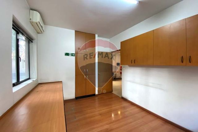 Oficina de 61,4m2, roman diaz, metro salvador