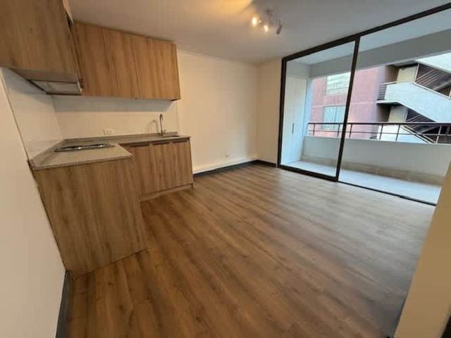 DEPARTAMENTO A 5 minutos de metro Tobalaba en calle tranquila con árboles dpto 2 dormitorios y un baño, terraza, bodega.