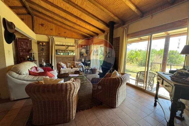 Casa con parcela de 44 hectareas