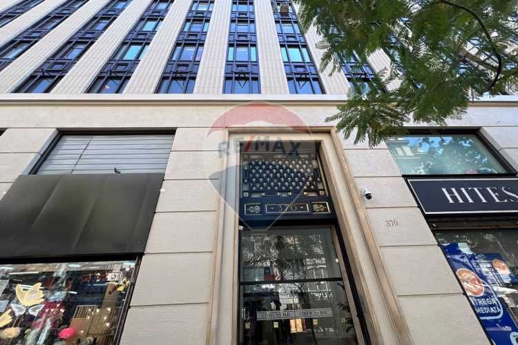 Oficina clásica renovada en ahumada, santiago