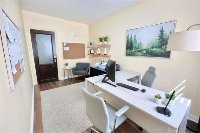 Oficina clásica renovada en ahumada, santiago