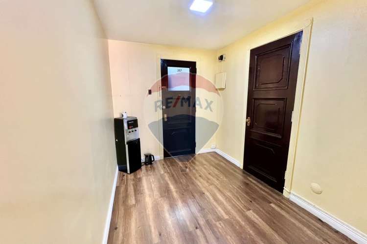 Oficina clásica renovada en ahumada, santiago