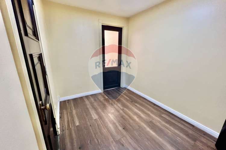 Oficina clásica renovada en ahumada, santiago