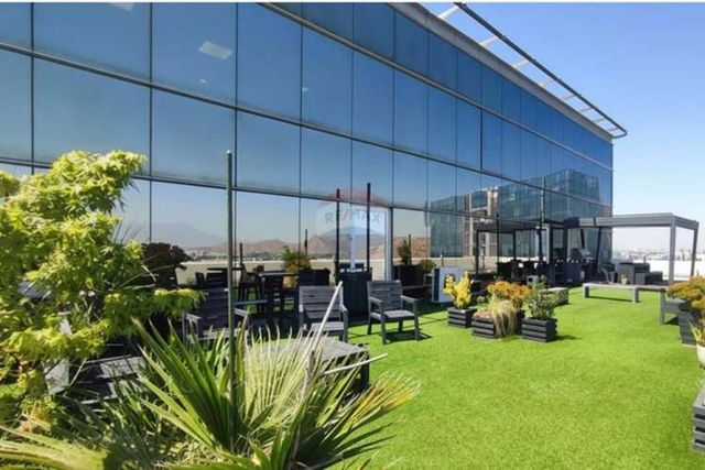 Amplia oficina en complejo el cortijo